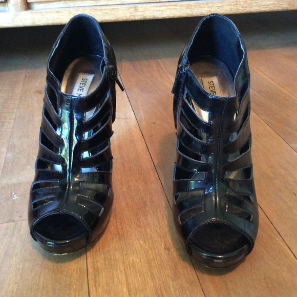 Black patent leather cut-out heel - Picture 2 of 7